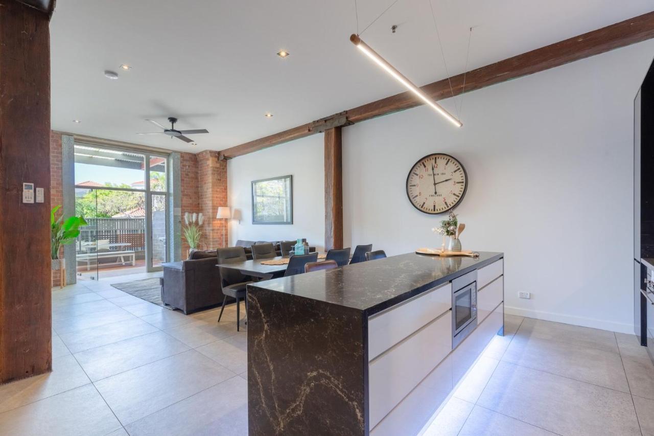 Luxury 3 Brm 2 Bath Woolstore With Courtyard *