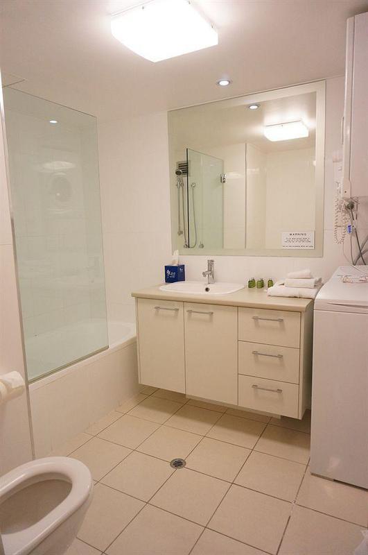 Aparthotel Abbey On Roma & 4*