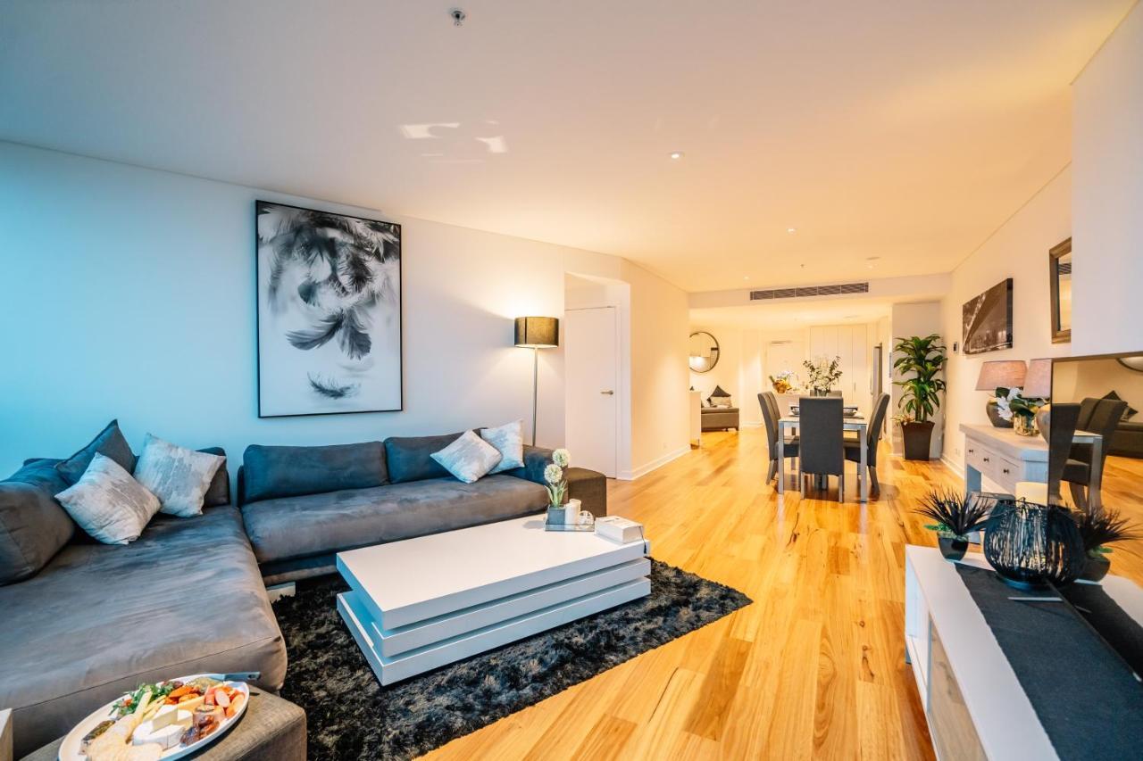 Heavenly Views Above 60f - New Luxury 2bd/2bath. Brisbane