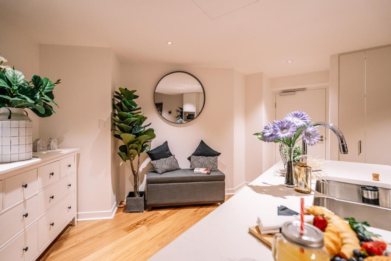 Heavenly Views Above 60f - New Luxury 2bd/2bath. Brisbane