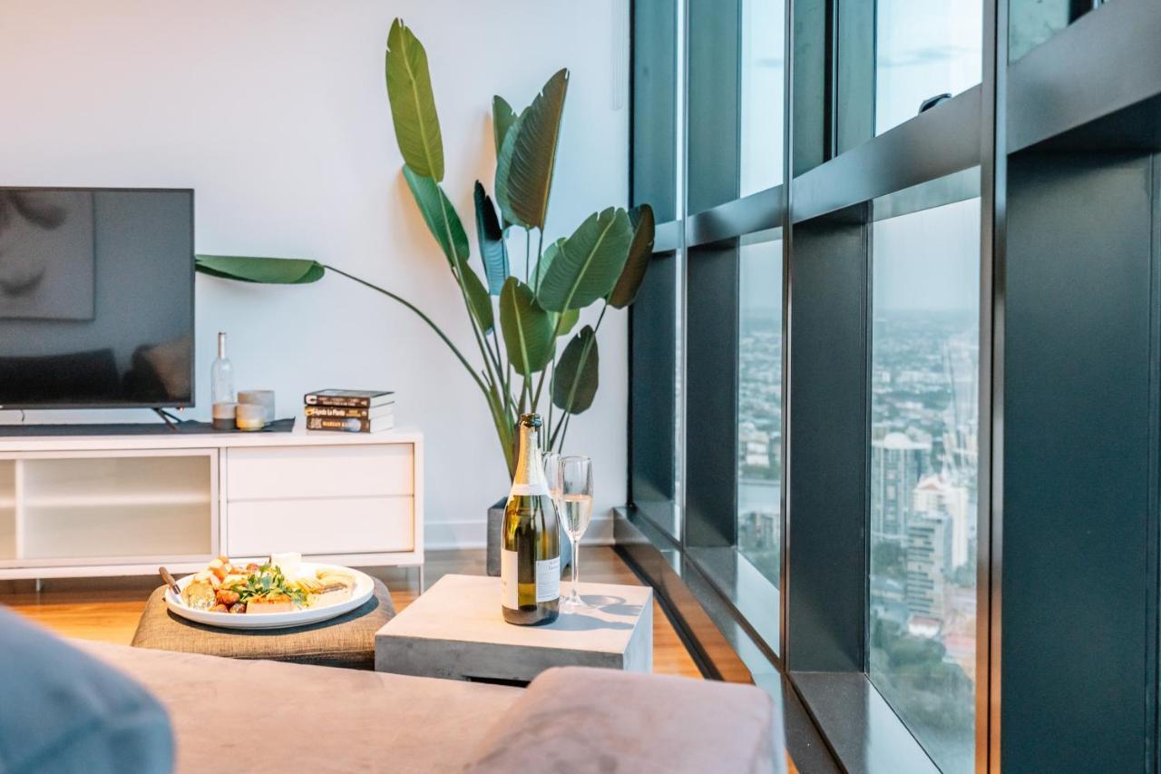 Heavenly Views Above 60f - New Luxury 2bd/2bath. Brisbane