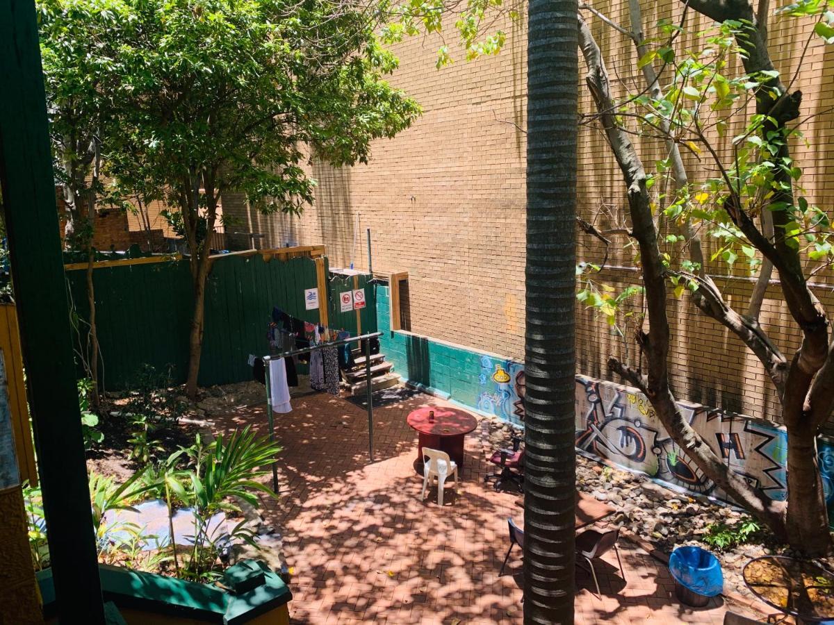 Yellow Submarine Backpackers *