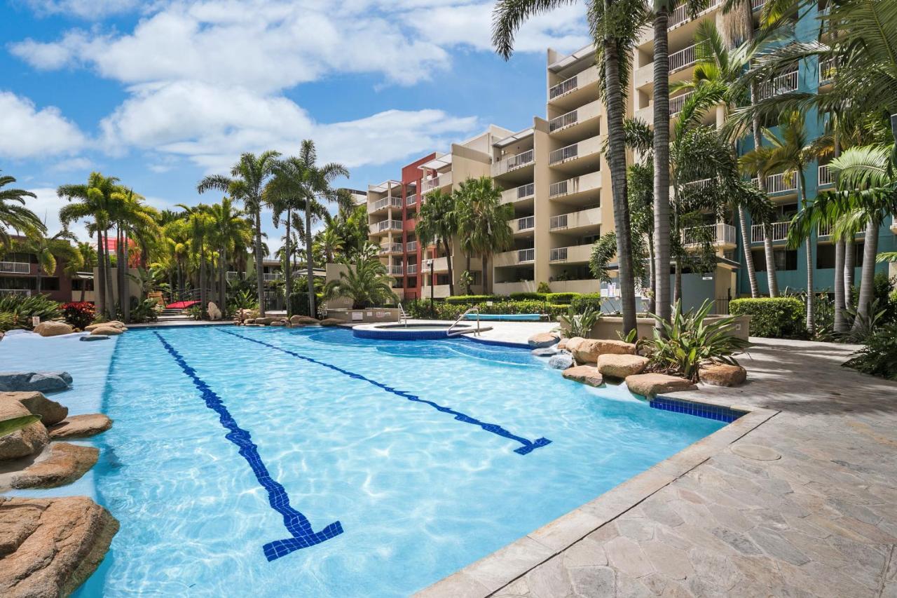 Sunny Poolside Retreat In The Heart Of The Valley Apartment Brisbane