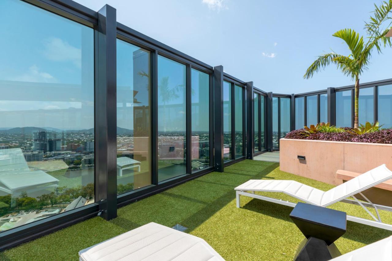 One 3 Beds * Brisbane