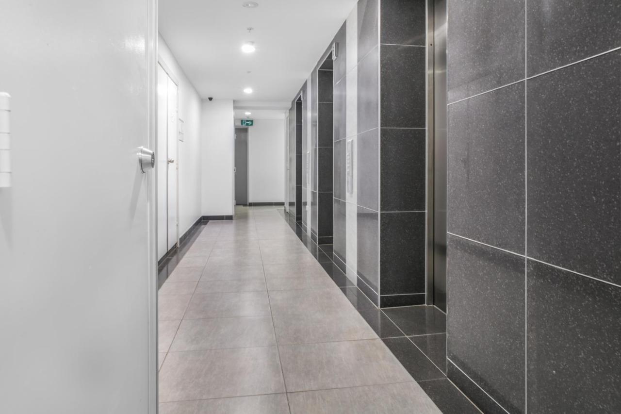 Cosy 1-bed With 41st Floor Views, Pool & Gym *