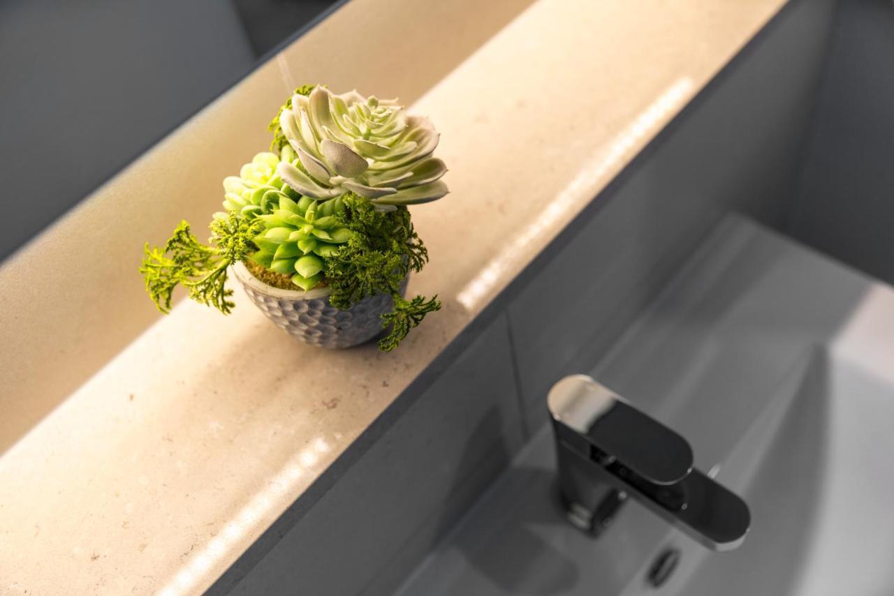 The Opulent Design Apt In South Apartment Brisbane