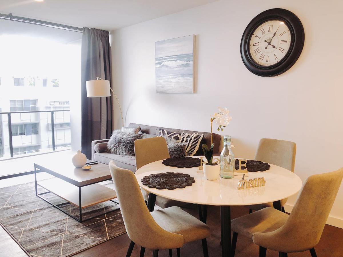 One 3 Beds Apartment *