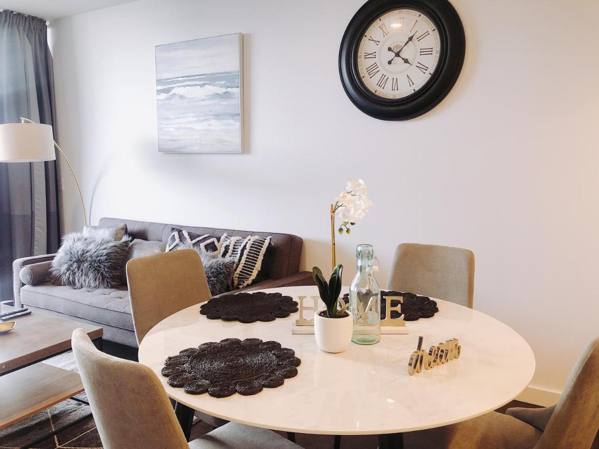 One 3 Beds Apartment *