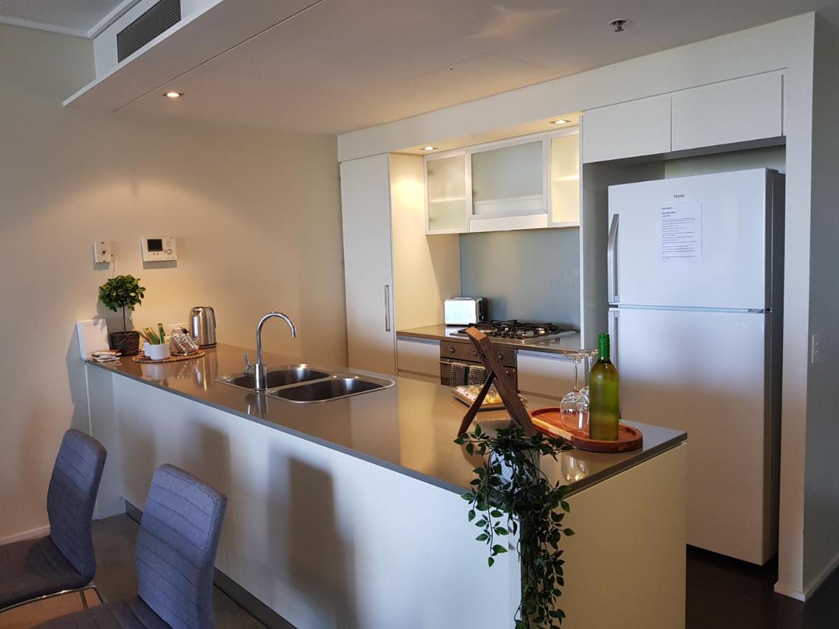 Amazing River View - 3 Bedroom - Cbd - Netflix - Fast Wifi - Carpark Apartment *