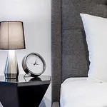 Kozyguru Fortitude Valley High Level 2 Bed Apt + Free Parking Qfv179-2612