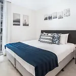 Slick Valley Pad With Balcony And Rooftop Pool