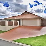 Immaculate House, Indulgent Living! Holiday home