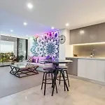 Inner City 1 Bedroom Apartment With Rooftop Pool And Parking - Serain Residences