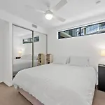 Lovely 2 Bedroom Unit Pool,Gym Workspace & More