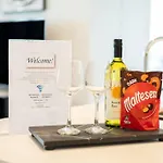 1404 Sophistication And Luxury On The Brisbane River By Stylish Stays