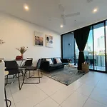 Lovely 2 Beds Apt With City View At South Brisbane