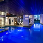 Lovely 2 Beds Apt With City View At South Brisbane