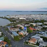 Manly Oasis, 5bd, 3 King Bd,pool Hotel