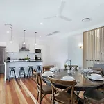 Manly Oasis, 5bd, 3 King Bd,pool Hotel *