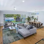 Manly Oasis, 5bd, 3 King Bd,pool Hotel