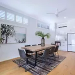 Manly Oasis, 5bd, 3 King Bd,pool Hotel *