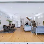 Manly Oasis, 5Bd, 3 King Bd,Pool