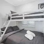 Manly Oasis, 5bd, 3 King Bd,pool Hotel