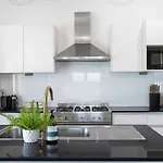 Hotel Manly Oasis, 5bd, 3 King Bd,pool