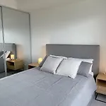 New Apartment Close To Westfield And Hospital