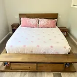 Stylish Guest Suite In Everton Hills