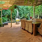 Bali Style Designer\'S House In Central Location