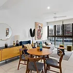 Cosy 2-Bedroom Apartment With Pool, Gym & Parking