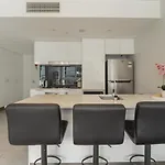 Apartment Fortitude Valley View 1b1b W Shared Pool Gym *