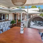Bright And Airy Queenslander With City Views