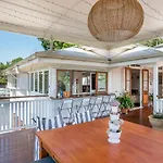 Bright And Airy Queenslander With City Views