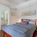 Quaint & Cosy 1 Bedroom Apartment In Queenslander.