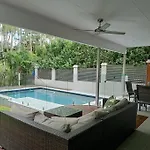 Adorable Private 2 Bedroom Guest + Pool *