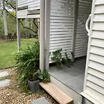 Adorable Private 2 Bedroom Guest + Pool