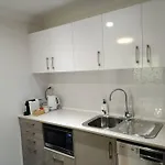 Adorable Private 2 Bedroom Guest + Pool
