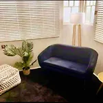 Holiday home Charming 5br Family W/pool 10min From Airport *