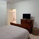 Apartment Adorable Private 2 Bedroom Guest + Pool