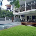 Adorable Private 2 Bedroom Guest + Pool