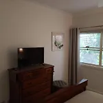 Apartment Adorable Private 2 Bedroom Guest + Pool