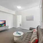 Apartment Centre 3br With Stunning Views *