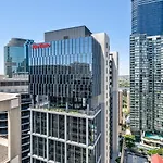 Apartment Centre 3br With Stunning Views *