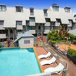 Stylish Apartment W/ Free Access To Park & Pool