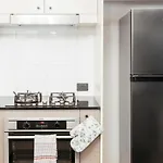 Story Bridge View Prime Location 2Bd Apt