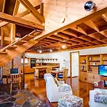 Spacious, Serene Bne Loft