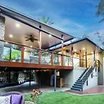 Bali Vibes Serene Tropical Oasis 4bd Holiday home *