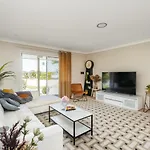 Spacious Newly Redecorated 5bd Family *